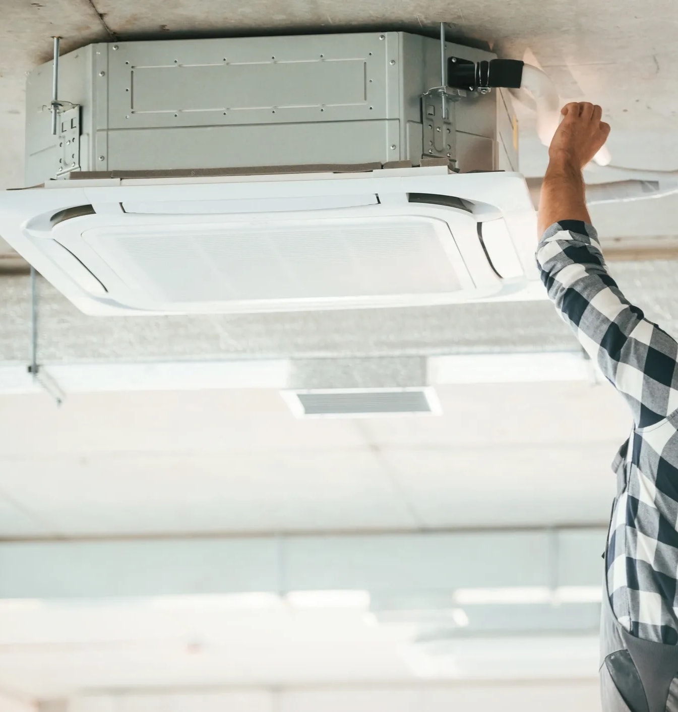 Commercial building with rooftop HVAC units